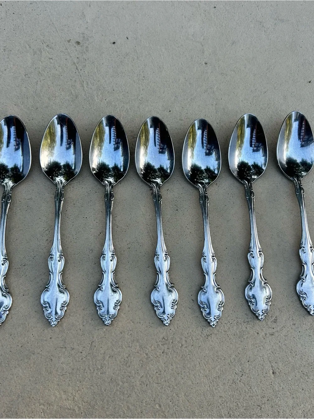 Oneida Mikayla Stainless Steel Set of 7 Soup Spoons